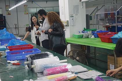 不遠萬里，硅膠套客戶來硅膠制品廠參觀