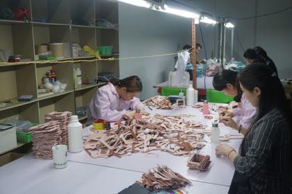 硅膠制品廠通宵趕貨，只為完成硅膠套客戶交期