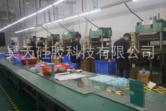 硅膠制品車間_硅膠卷筆刀